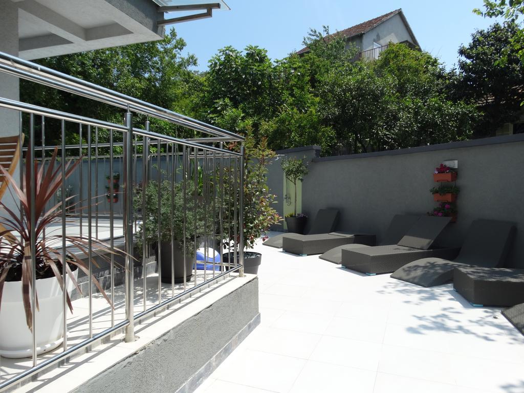 Agape Apartments Тиват Экстерьер фото